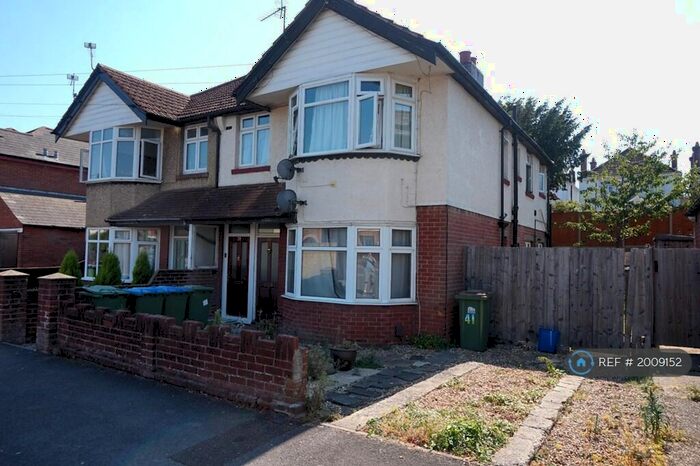 1 Bedroom Flat To Rent In Dawlish Avenue, Southampton, SO15