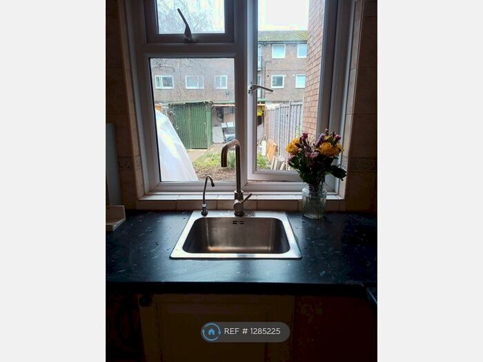 Studio To Rent In Stepney Green, London, E1