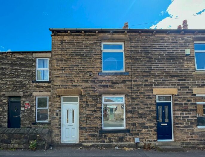 1 Bedroom Property To Rent In Old Bank Road, Earlsheaton, Dewsbury, WF12