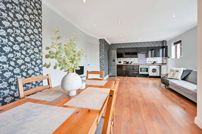 1 Bedroom Flat For Sale In Lady Booth Road, Kingston, Kingston Upon Thames, KT1