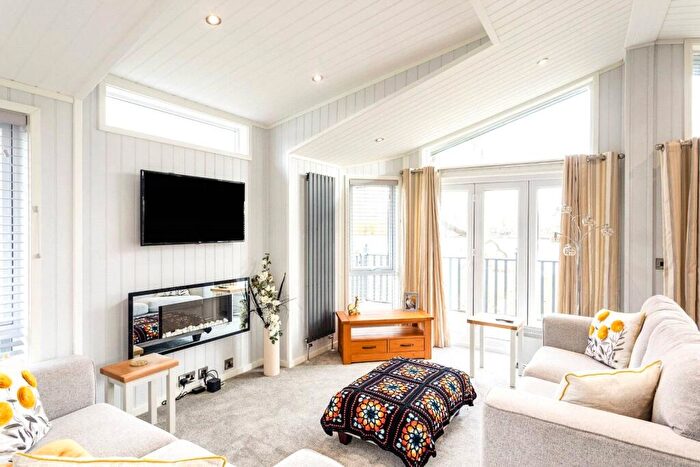 2 Bedroom Detached House For Sale In Kingfisher Meadow, Billing Aquadrome, Northampton, NN3