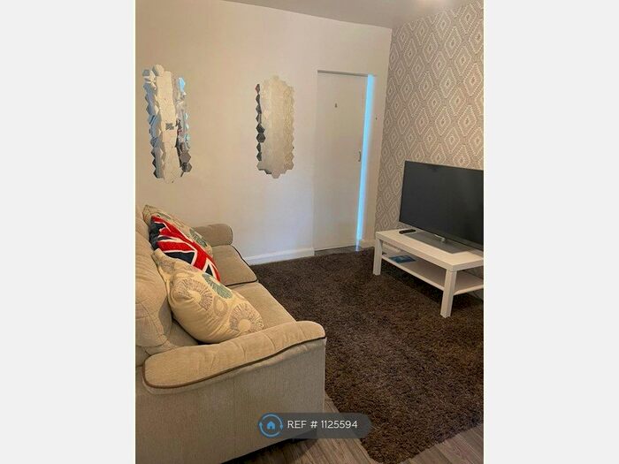 4 Bedroom Semi-Detached House To Rent In Hampton Street, London, SE17