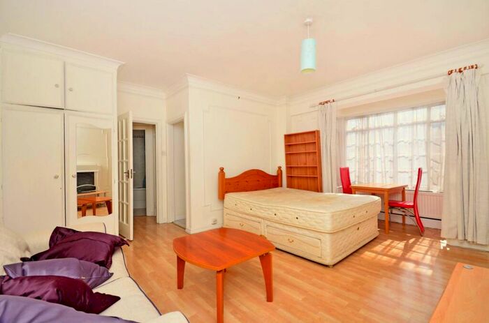 Studio To Rent In Rossmore Court, Baker Street, London, NW1