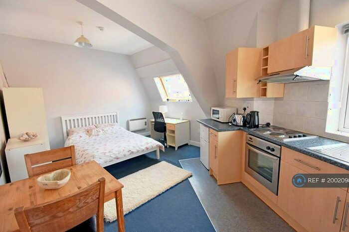 Studio To Rent In Western Road, Leicester, LE3