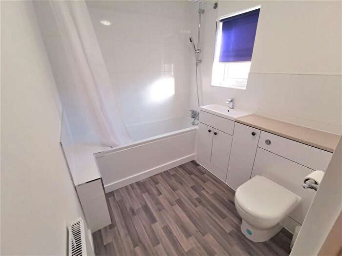 1 Bedroom Flat To Rent In Longbanks, Harlow, Essex, CM18