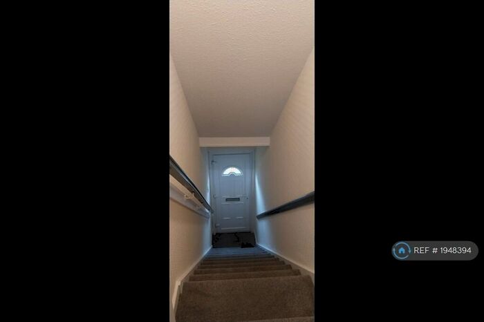 3 Bedroom Flat To Rent In Gifford Drive, Glasgow, G52