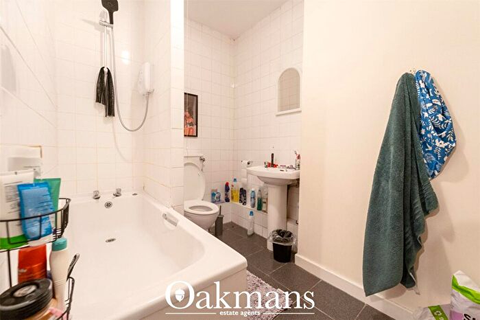 5 Bedroom House To Rent In Raddlebarn Road, Birmingham, B29