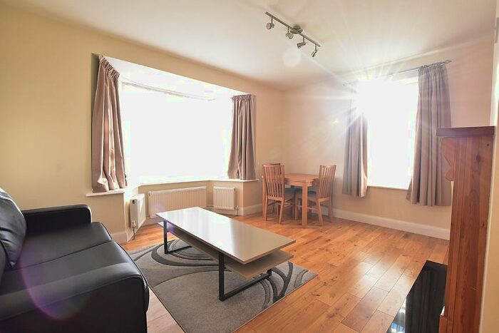 2 Bedroom Flat To Rent In Finchley Court, Ballards Lane, London, N3