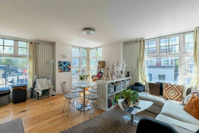 2 Bedroom Flat To Rent In Albert Bridge Road, Battersea, SW11