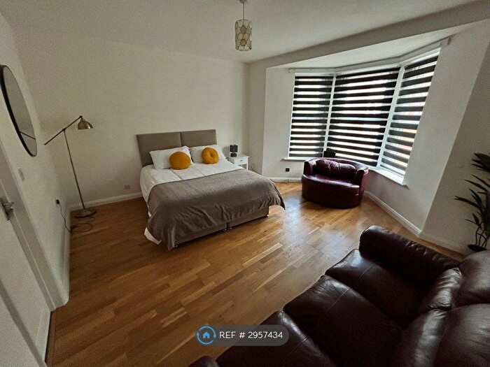 2 Bedroom Flat To Rent In Bromham Road, Bedford, MK40