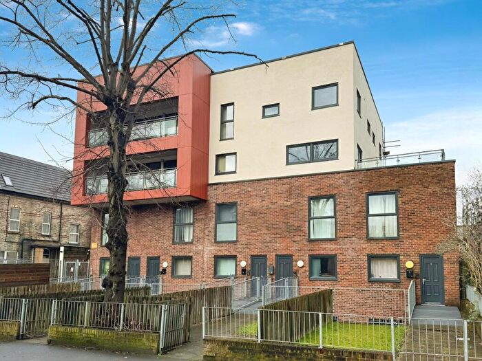 4 Bedroom Flat To Rent In Wilbraham Road, Manchester, Greater Manchester, M14
