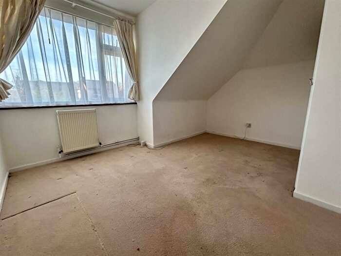 3 Bedroom Chalet For Sale In Ashingdon Road, Rochford, SS4