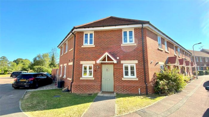 3 Bedroom End Of Terrace House For Sale In Wheatsheaf Close, Sindlesham, Wokingham, Berkshire, RG41