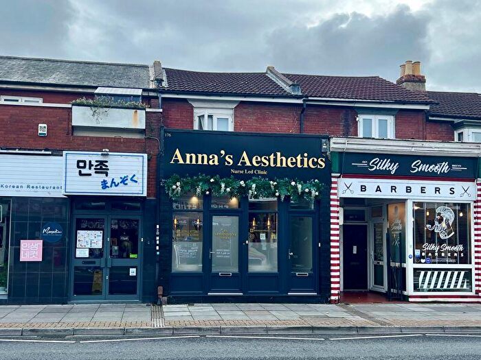 Ground Maisonette For Sale In Albert Road, Southsea, PO4