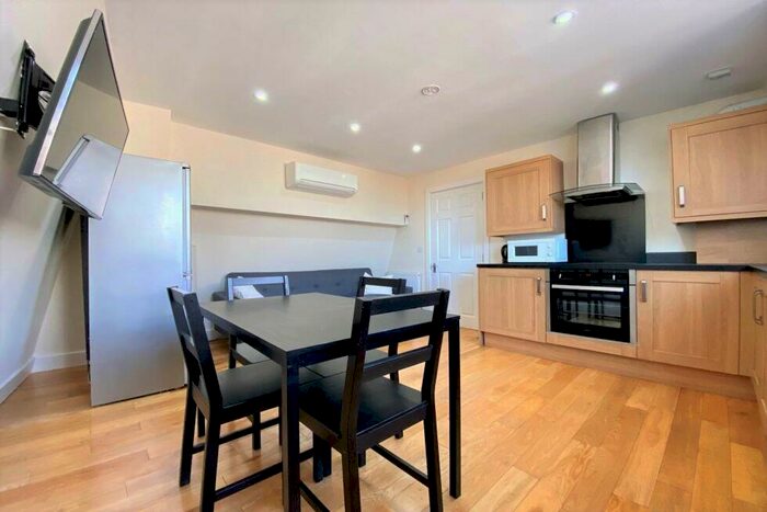 3 Bedroom Flat To Rent In Camden Road, Holloway, N7