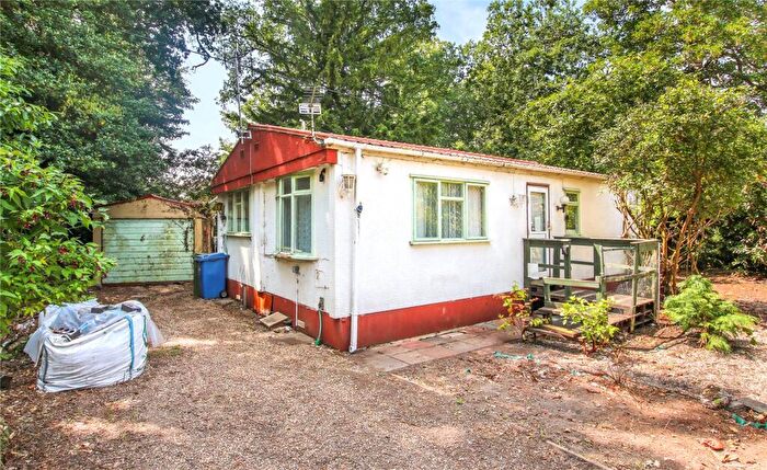 2 Bedroom Park Home For Sale In Wellingtonias, Warfield Park, Bracknell, Berkshire, RG42