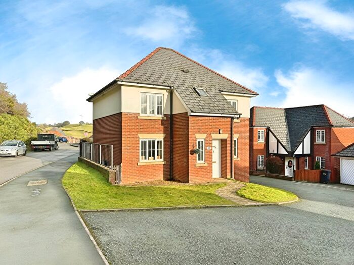 4 Bedroom Detached House For Sale In Woodland Way, Llanllwchaiarn, Newtown, Powys, SY16