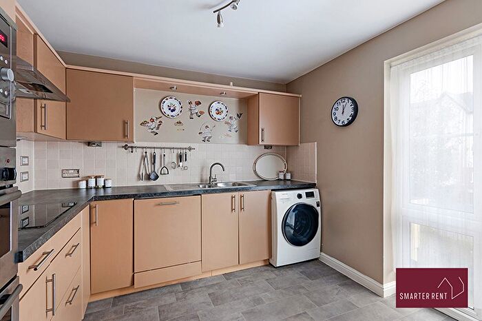 2 Bedroom Flat To Rent In Trevelyan Court, Windsor, SL4