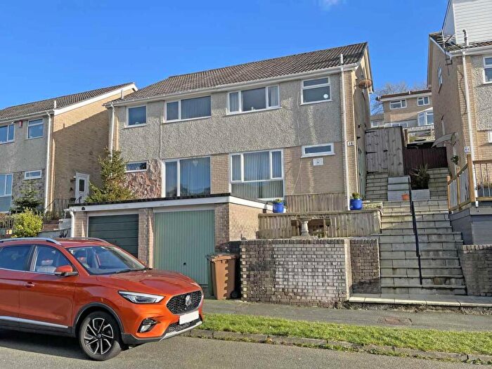 3 Bedroom Semi-Detached House For Sale In Holly Park Drive, Tamerton Foliot, Plymouth, PL5