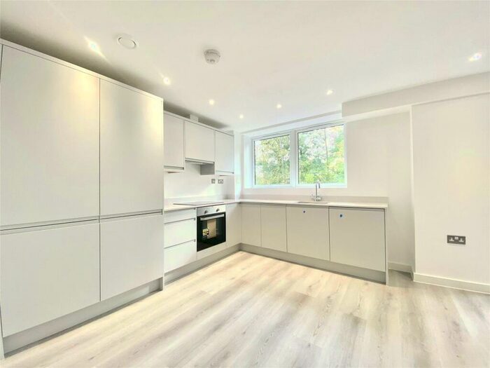 2 Bedroom Apartment To Rent In Parkview House, Oaklands Park, Wokingham, RG41