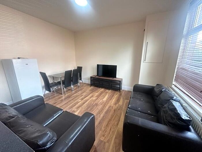 4 Bedroom Terraced House To Rent In Beechwood Row, Burley, Leeds, LS4