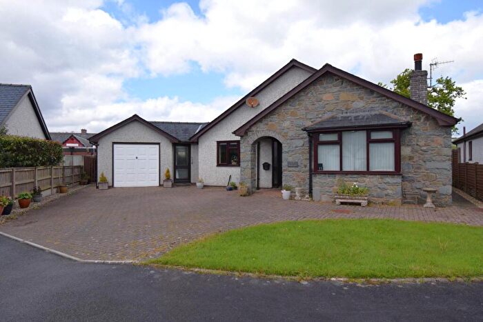 3 Bedroom Detached Bungalow For Sale In Maes Tegid, Bala, LL23