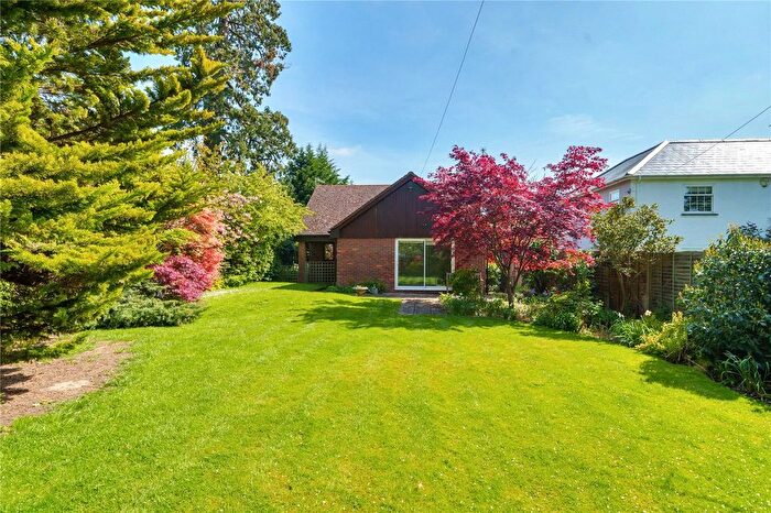 2 Bedroom Bungalow For Sale In Mead Road, Edenbridge, Kent, TN8