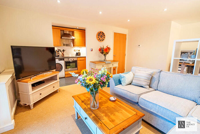 2 Bedroom Apartment For Sale In Malt House Place, Romford, Essex, RM1
