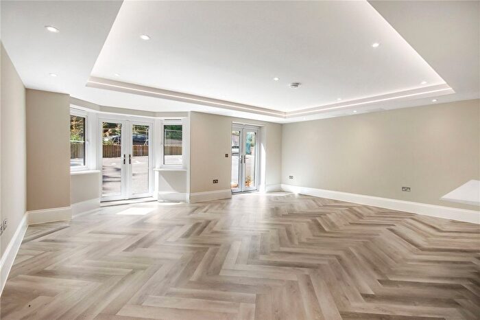 2 Bedroom Flat For Sale In Green Hedges, Westerham Road, Oxted, Surrey, RH8