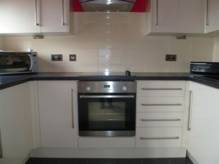 1 Bedroom Flat To Rent In Common Road, Langley, Slough, SL3