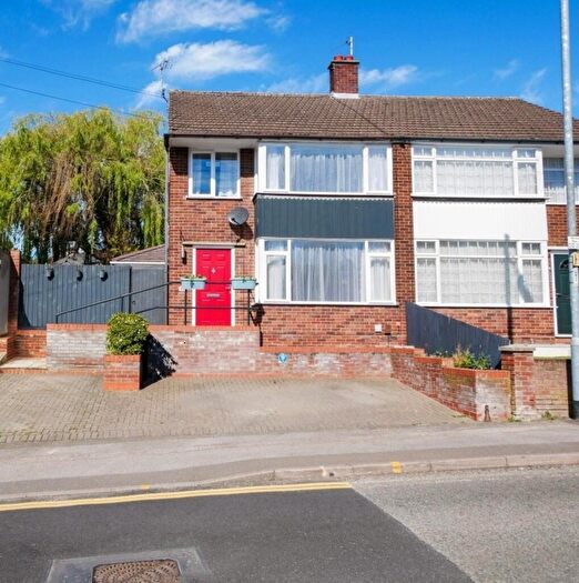 3 Bedroom Semi Detached House For Sale In Warwick Road, Ipswich, Suffolk, IP4