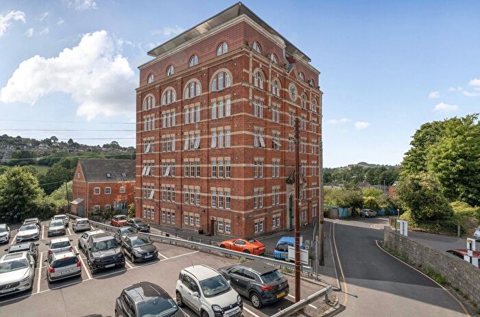 2 Bedroom Flat For Sale In Cheapside, Stroud, Gloucestershire, GL5