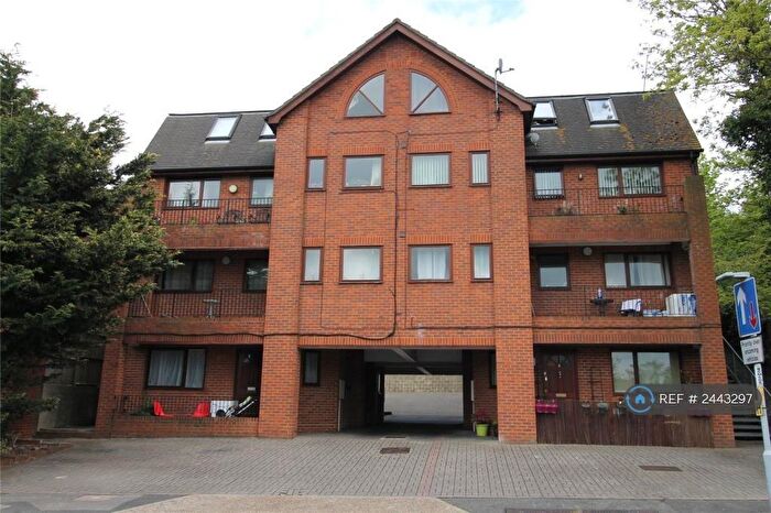 1 Bedroom Flat To Rent In Romany Court, Chatham, ME5