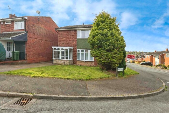 3 Bedroom House To Rent In Ashville Drive, Halesowen, B63