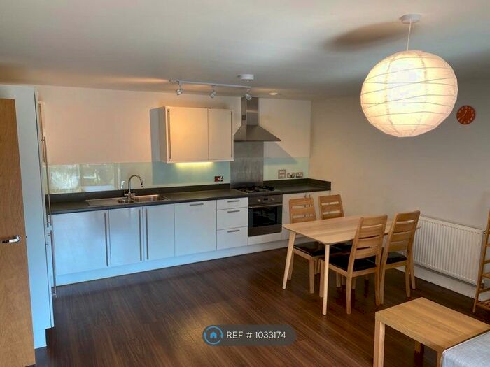 2 Bedroom Flat To Rent In Fitzgerald House, London, SW17