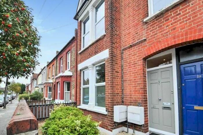 1 Bedroom Flat To Rent In Courtney Road, Colliers Wood, SW19