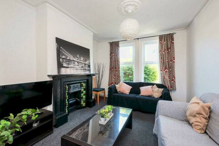 4 Bedroom Terraced House To Rent In Coronation Avenue, Bath, BA2