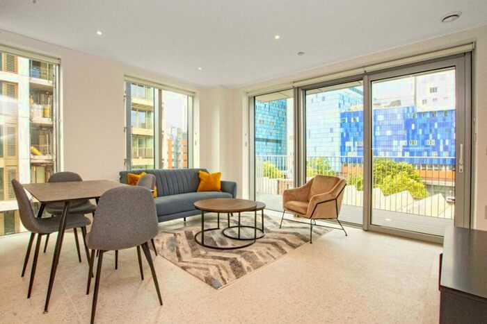 2 Bedroom Flat To Rent In Tapestry Way, Whitechapel, E1