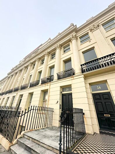 2 Bedroom Flat To Rent In Brunswick Terrace, Hove, East Sussex, BN3