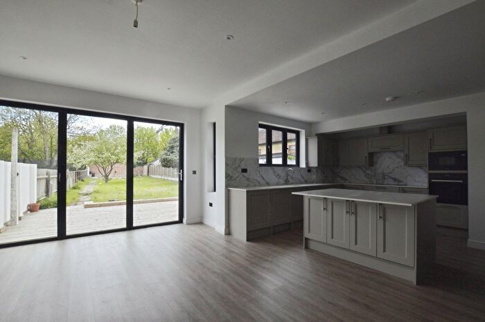 5 Bedroom Property To Rent In Hollybush Hill, London, E11