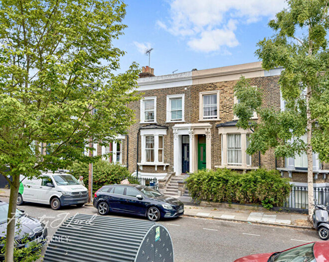 4 Bedroom Terraced House For Sale In Killowen Road, London, E9 - Photo 3