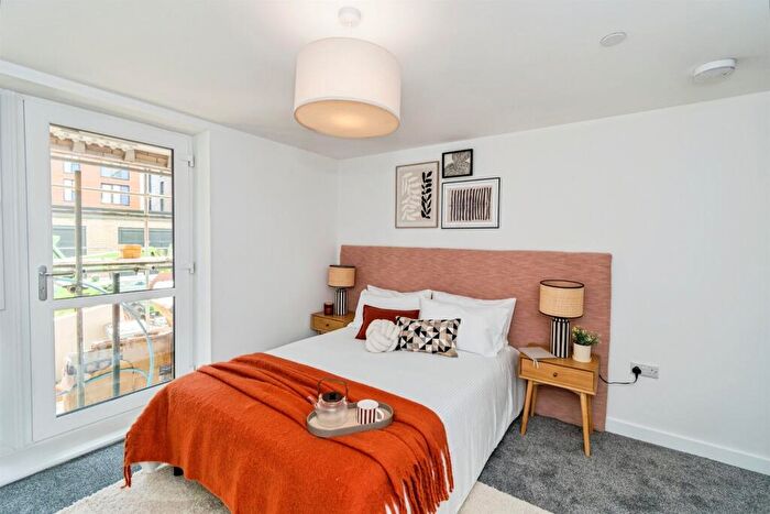 3 Bedroom Apartment For Sale In Back Of The Walls, Southampton, SO14