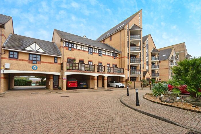 2 Bedroom Flat For Sale In Emerald Quay, Shoreham-By-Sea, BN43