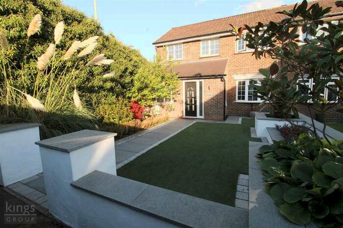 5 Bedroom House To Rent In Willowmead, Hertford, SG14