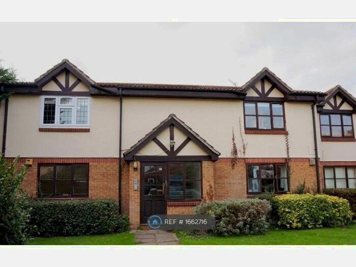 2 Bedroom Flat To Rent In Peel Court, Slough, SL1