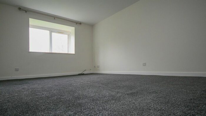 2 Bedroom Flat To Rent In Evergreen Way, Hayes, UB3