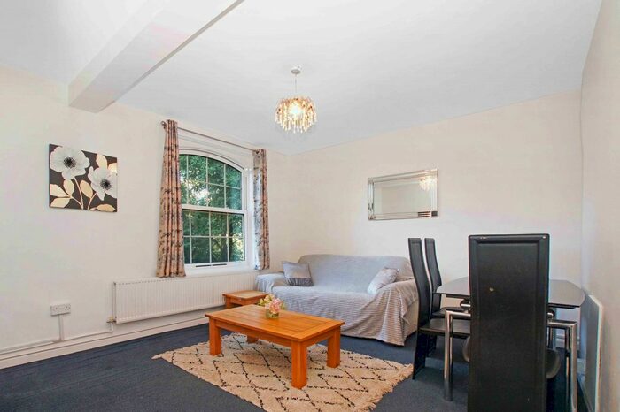 2 Bedroom Flat To Rent In Martin House, Falmouth Road, London, SE1