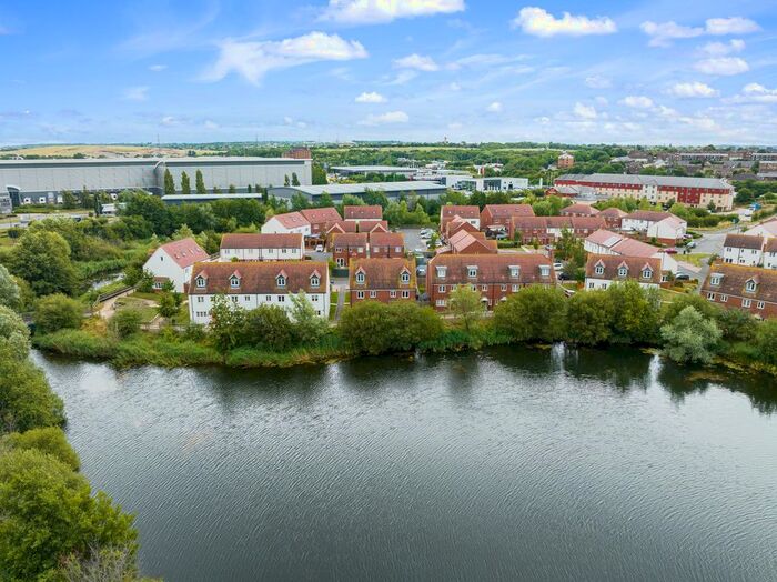 4 Bedroom Semi-Detached House For Sale In Ellingham View, Dartford, DA1