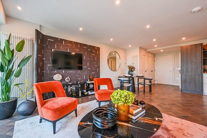 1 Bedroom Flat For Sale In Queens Cross, Royal Docks, E16