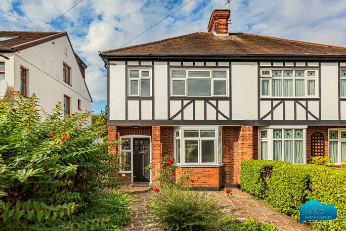 3 Bedroom Semi-Detached House To Rent In Greenway, Southgate, London, N14